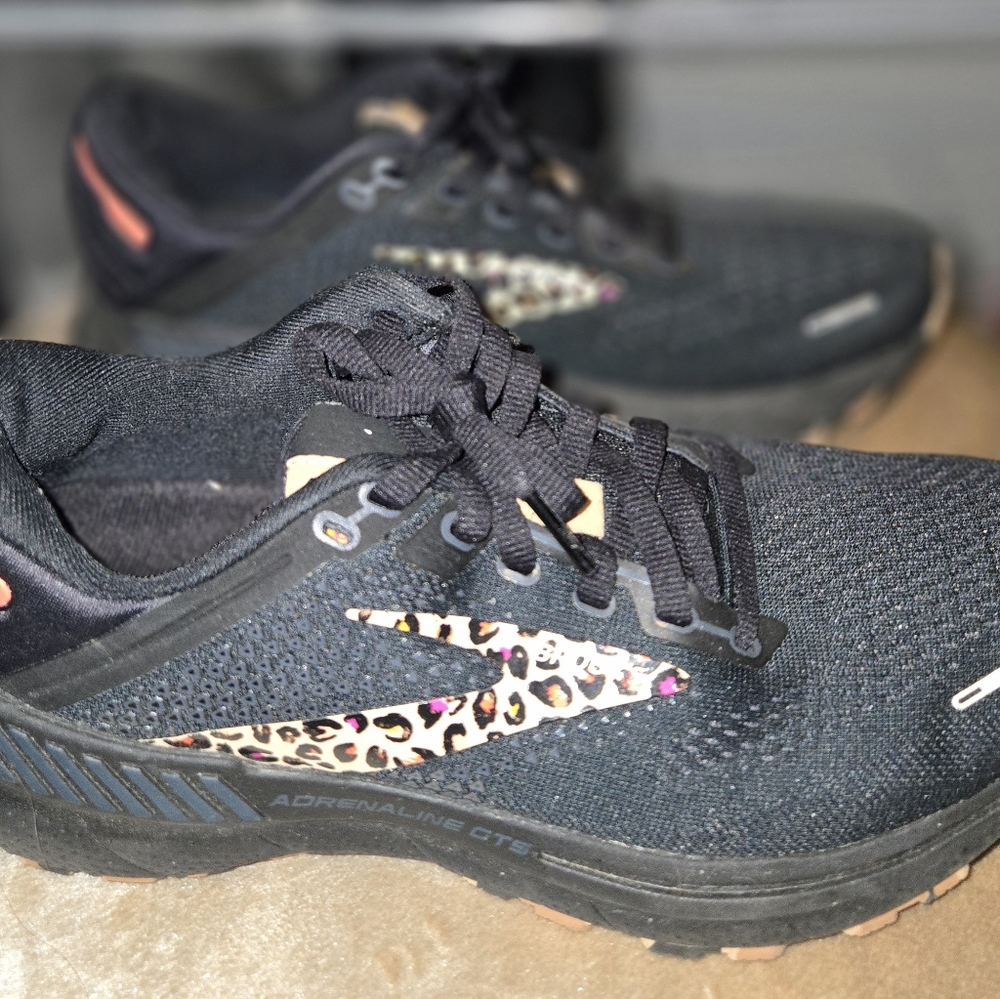 Brooks Adrenaline GTS 22 Black/Ebony/Citrus Cheetah Leopard 7.5 B (M)